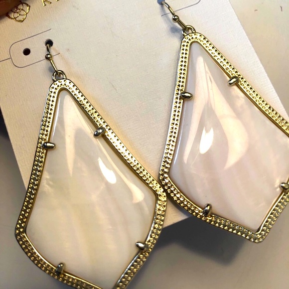 NWT Kendra Scott RARE & Retired Alexandra Earrings White Pearl Yellow Gold W😍W! - Picture 8 of 15